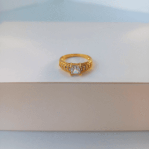 Anel solitário com zircônias