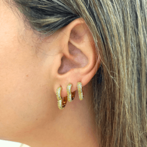 Trio de argolas de coração com zircônias