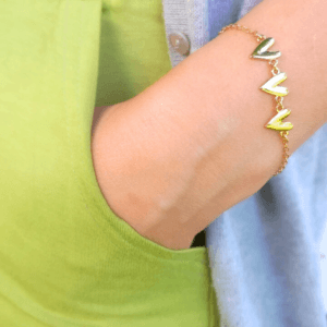 Pulseira três corações